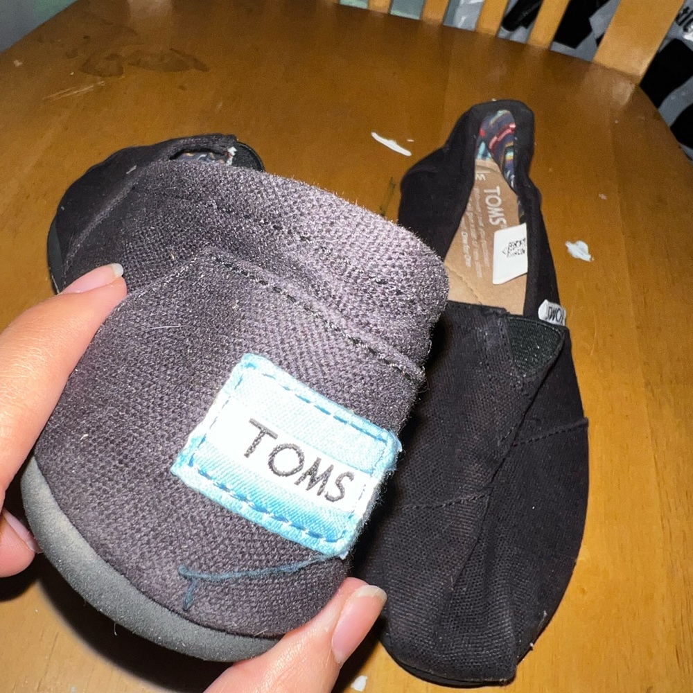 black toms